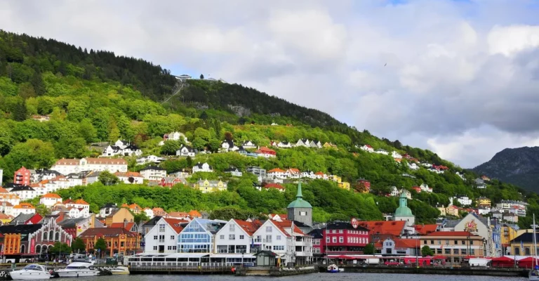 Bergenhus Fortress in Bergen - One of Norway's Oldest and Largest Fortresses  – Go Guides